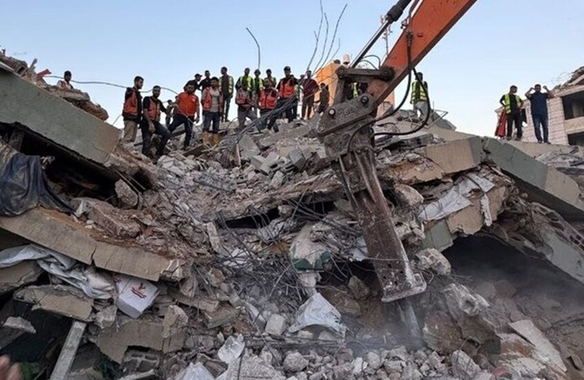 غزة: 4 قتلى بقصف وإطلاق نار إسرائيليين وانتشال رفات 28 قتيلاً من منزل في حي الدرج