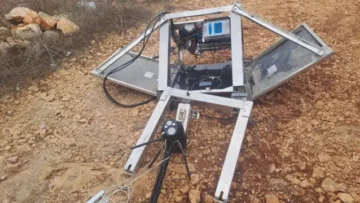 الجيش يفكك جهاز تجسس إسرائيلياً مزوداً بالطاقة الشمسية في وادي زبقين ويدعو للابتعاد عن الأجسام المشبوهة