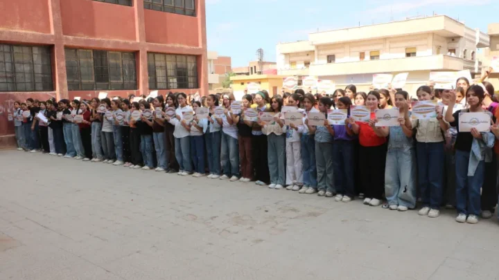 شبيبة الدرباسية ومعلمو وطلاب مدرسة الشهيد برور زيلان يطالبون بحق التعليم باللغة الكردية