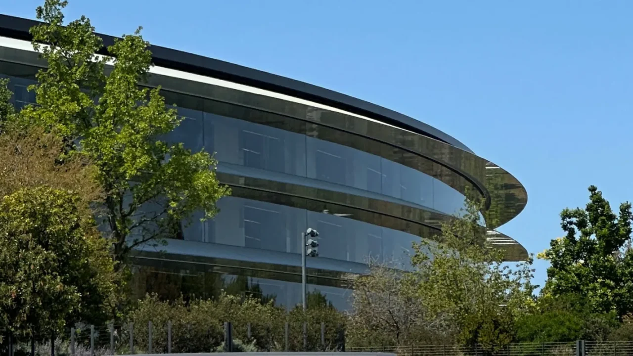Apple وQualcomm يجددان اتفاقية ترخيص براءات الاختراع العالمية