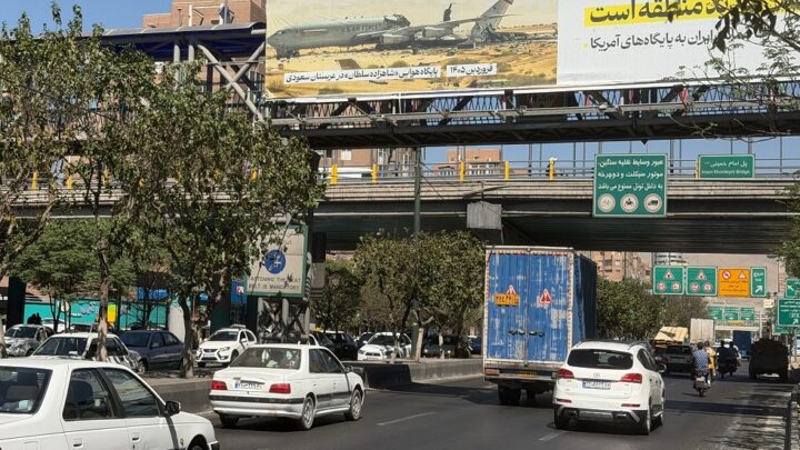 الحرس الثوري يتساءل عن جدوى الإنفاق العسكري الأمريكي بعد تدمير غالبية قواعده في المنطقة