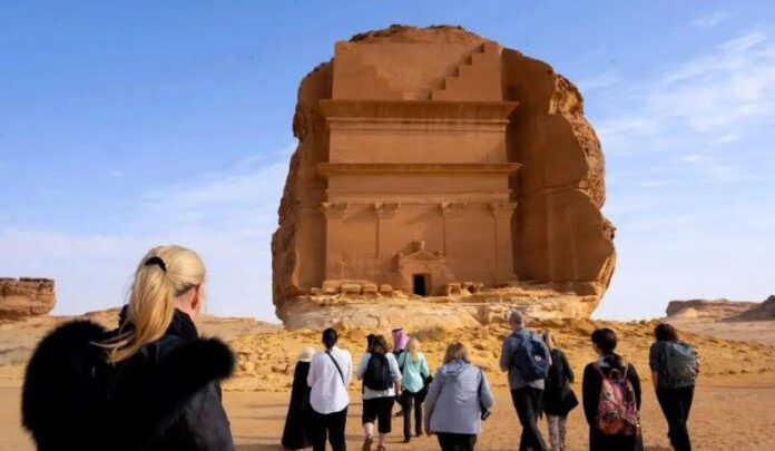 توقعات بإسهام السياحة الخليجية بنحو 365.7 مليار دولار في الناتج المحلي بحلول 2035