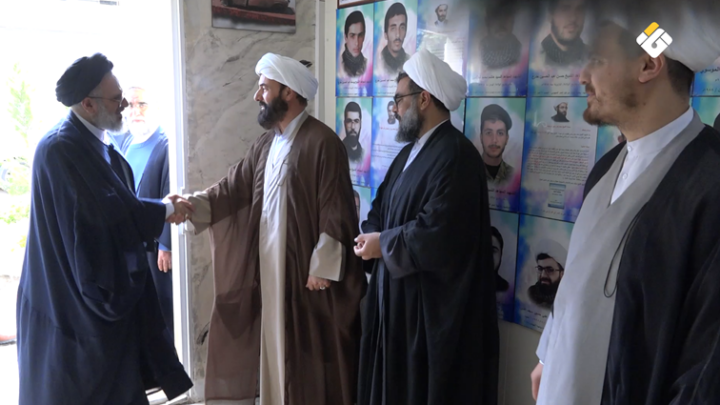 تقرير مصور | وفد الحوزات الدينية الإيرانية يزور مقامات الشهداء وحوزة الإمام المنتظر وجرحى المقاومة في البقاع