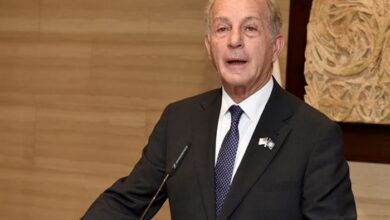 السفير الأميركي وصل إلى زوطر الغربية واستهل جولته من كنيسة البلدة