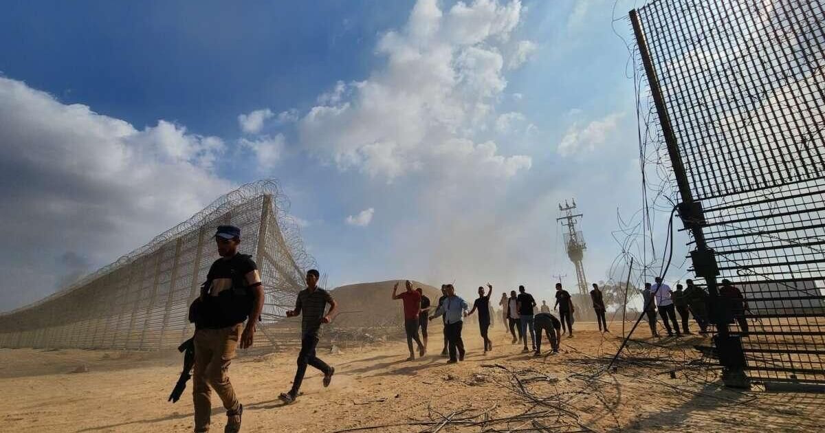 ذا أتلانتك: عباس كامل حذّر مسؤولين إ