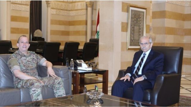 رئيس الحكومة اطلع من قائد الجيش على نتائج زيارتيه للأردن وإيطاليا وعرضا الوضع في الجنوب