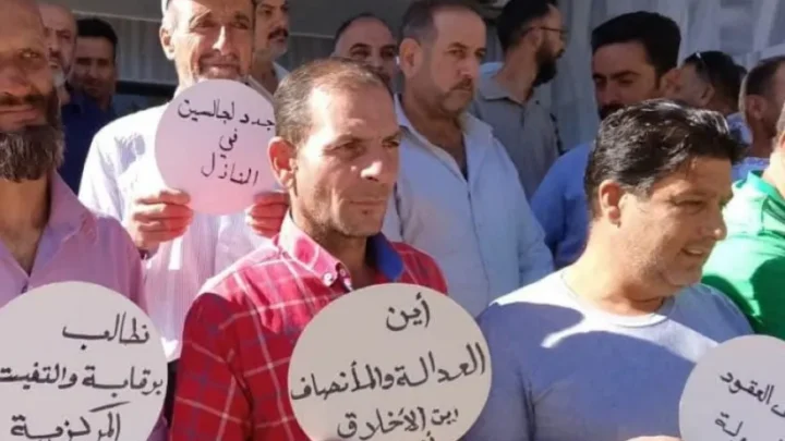 عمال مفصولون من مؤسسة المياه في السويداء يحتجون على قرارات التسريح -ANHA