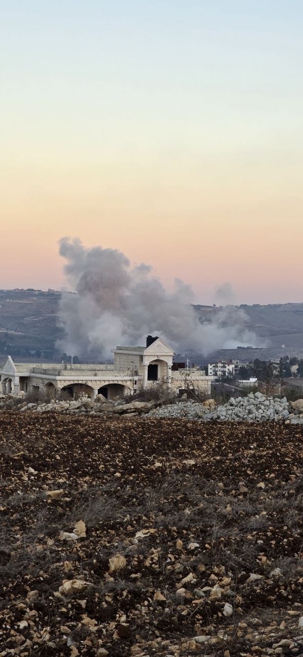 غارة على المنصوري وتفجير في ميس الجبل