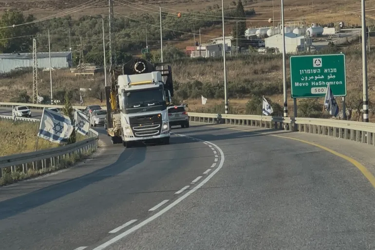 غزو بالأعلام.. هكذا يفرض الاحتلال الهيمنة البصرية بالضفة | سياسة