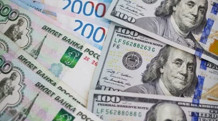 قبل قمة بريكس… ما موقف روسيا من الدولار الأميركي ؟
