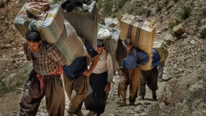 مقتل 13 وإصابة خمسة حمالين برصاص القوات الإيرانية وتعذيب اثنين على يد الأمن التركي خلال ستة أشهر