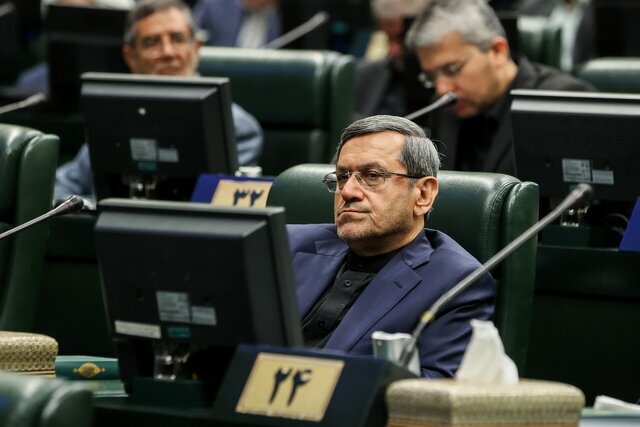 نائب إيراني: أوروبا وأمريكا ستدفعان ثمن تقسيم الأدوار بينهما