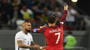 نجم برشلونة السابق فيدال يفتح النار على مدرب البرتغال: يجب أن نحمي رونالدو