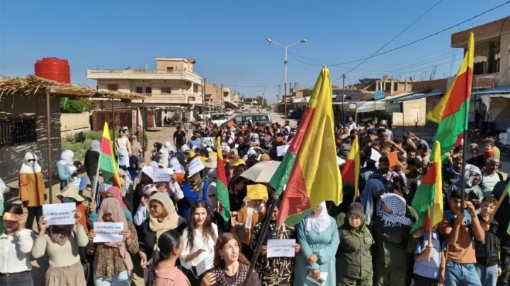 أهالي الحسكة يؤكدون أن العَلَم ليس مجرد ألوان بل هوية شعب