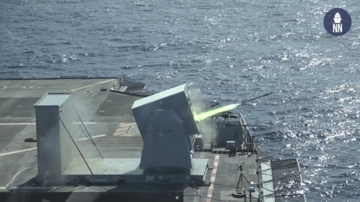 البحرية الفرنسية والمجموعة البحرية تختبران Rampart CIWS في البحر خلال تمرين WILDFIRE