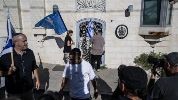 بريطانيا تهدد بطرد 27 دبلوماسيا "إسرائيليا" لهذا السبب!