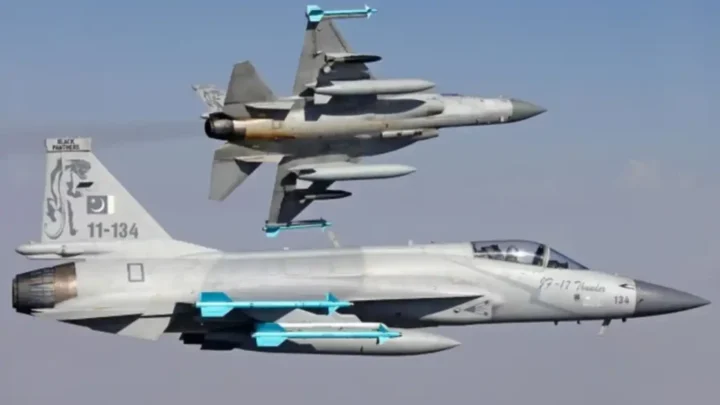 خبير صيني: رادار JF-17 يرصد ويقفل على الهدف من 170 كم.. هل تصمد إف-16 أمامها في القتال خارج مدى الرؤية؟
