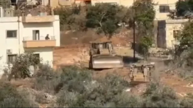 قوة إسرائيلية توغّلت في زوطر الغربية وعملت على تجريف أشجار الزيتون وتقدّم دبابة “ميركافا” باتجاه نبع إبل السقي – Shafaqna Lebanon