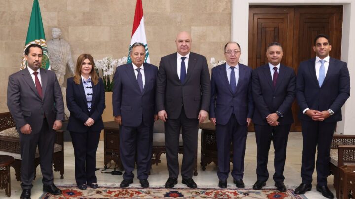 الرئيس عون خلال لقائه فهمي رحب بأي مسعى للجامعة العربية لمساعدة لبنان على تجاوز المرحلة الصعبة: لبنان متمسّك بالحل الديبلوماسي