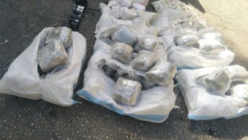 الجيش : إشتباك مسلح مع أحد المهربين وإحباط تهريب قذائف صاروخية وكمية من المتفجرات والمخدرات عبر الحدود اللبنانية السورية