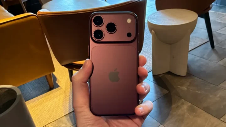EE تعلن أسعار iPhone Handoff لعملاء المملكة المتحدة