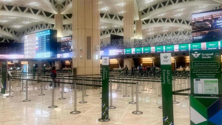 قطر والإمارات تعلقان رحلات جوية إلى السعودية وسط اضطرابات الملاحة الجوية