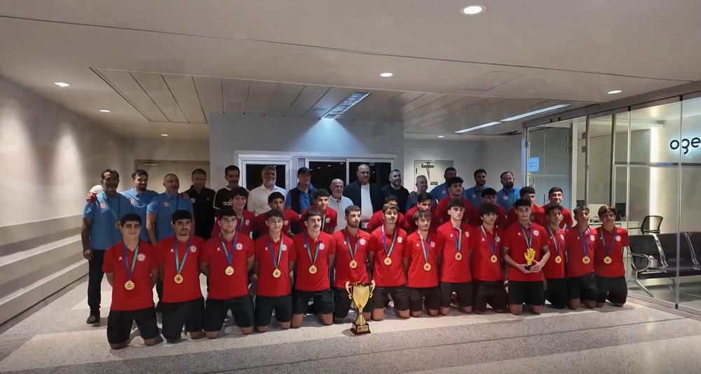 احتفاء بأبطال غرب آسيا.. استقبال حاشد لمنتخب لبنان للناشئين في بيروت