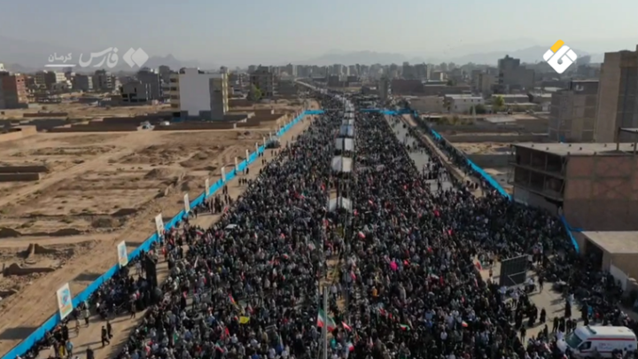 بالفيديو | نحو 230 ألف شخص يشاركون في افتتاح أكبر جسر بجنوب شرق إيران