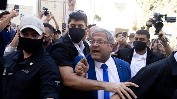 بعد التفاخر بالتنكيل بالأسرى الفلسطينيين.. القضاء الإسرائيلي يقيّد دعاية بن غفير الانتخابية