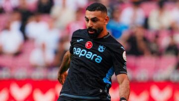شاهد.. محمد صلاح يهدر فرصة تسجيل هدف