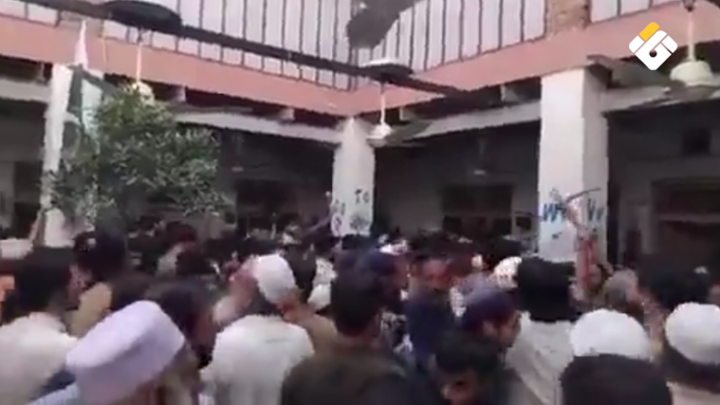 تقرير مصور | مصرع 18 شخصًا بينهم 17 طالبًا بانهيار سقف مدرسة في باكستان