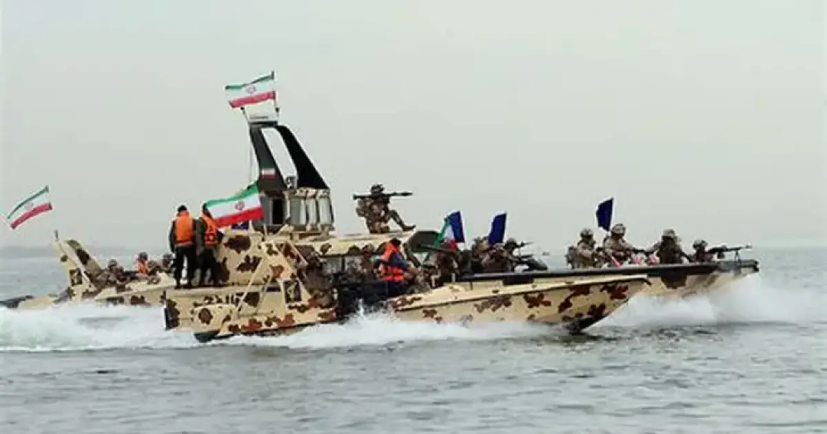 الحرس الثوري: اصطدام ناقلة نفط عملاقة بلغم بحري أثناء عبورها مضيق هرمز