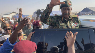 البرهان يحدد من يملك قرار الحرب والسلام والتفاوض في السودان