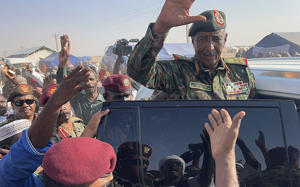 البرهان يحدد من يملك قرار الحرب والسلام والتفاوض في السودان