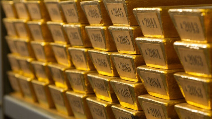 الذهب يرتفع إلى أعلى مستوى منذ مطلع تشرين الأول بدعم من تراجع الدولار والنفط