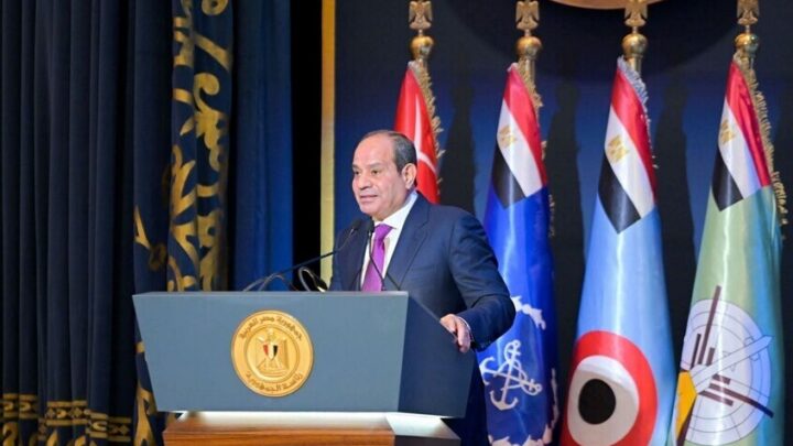 “انتقال سلمي للسلطة”.. إعلان السيسي بشأن الدستور يثير ردود فعل سياسية واسعة