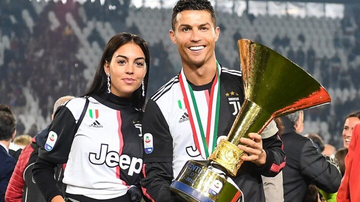 مفاجأة.. يوفنتوس يطالب رونالدو باسترداد 9.8 مليون يورو