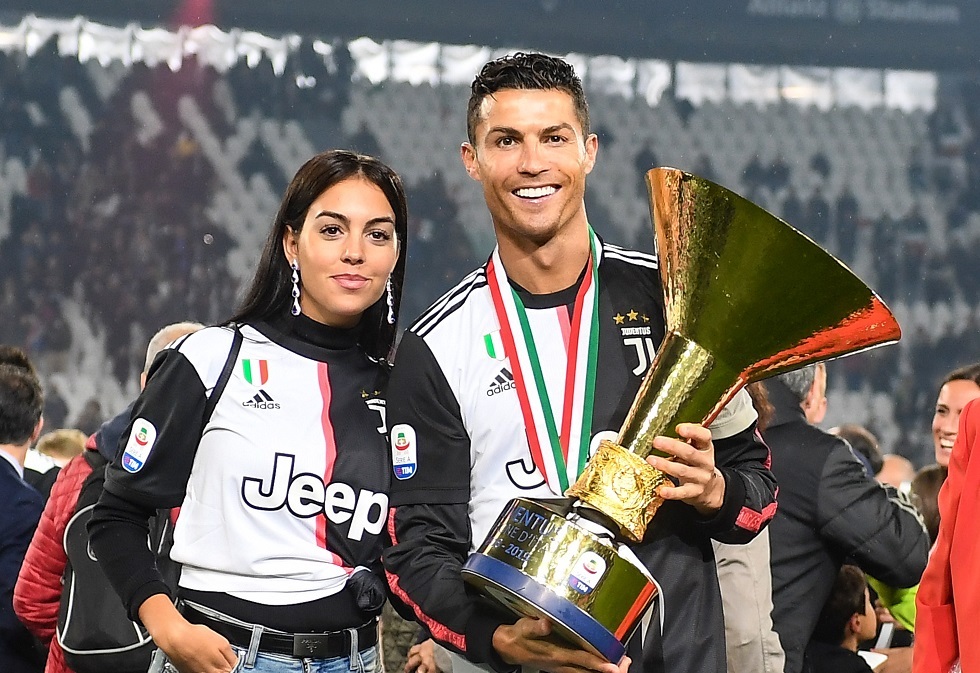 مفاجأة.. يوفنتوس يطالب رونالدو باسترداد 9.8 مليون يورو