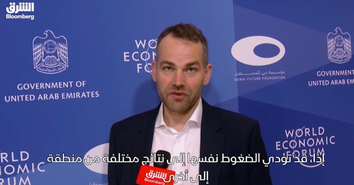 المنتدى الاقتصادي العالمي يحذر من تداعيات الذكاء الاصطناعي على الشركات والوظائف