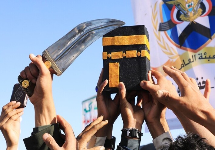 الحوثيون يهددون واشنطن بـ”تصعيد شامل” إذا تدخلت في النزاع باليمن