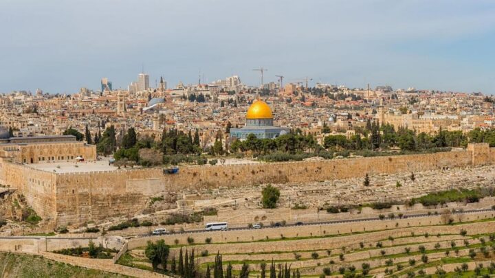 الأردن يرحب بقرار اليونسكو بشأن القدس القديمة وأسوارها