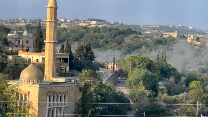 قصف مدفعي وتمشيط بالرشاشات الثقيلة يستهدفان مناطق عدة جنوباً