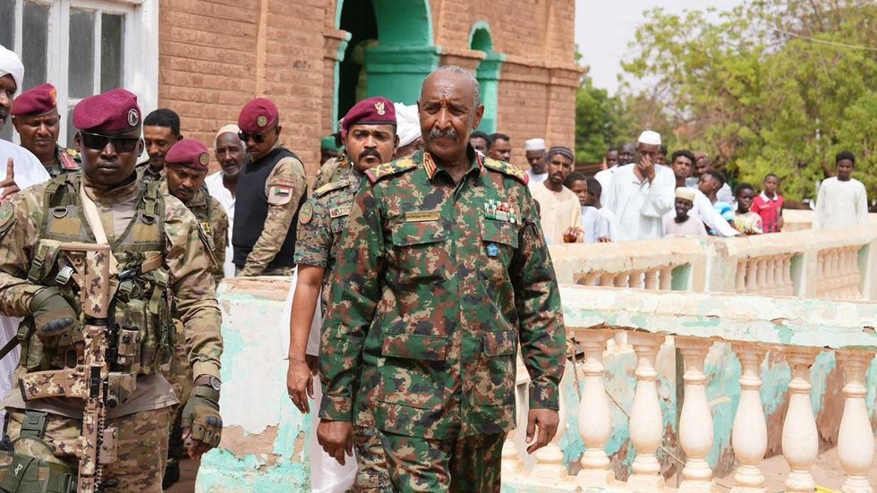 قائد الجيش السوداني يرفض المحادثات مع المتمردين — RT Africa