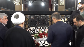 الدكتور خطيب زاده يزور ضريح السيد حسن نصر الله ويضع إكليلاً من الزهر