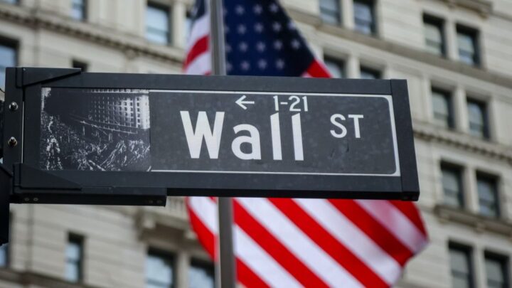 الأسهم الأميركية تقترب من مستوى قياسي قبل موسم الأرباح