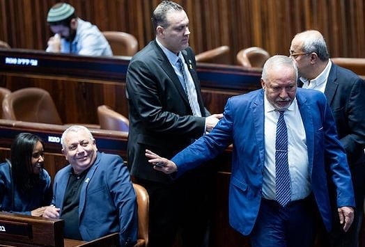 ليبرمان: آيزنكوت يسعى لتشكيل حكومة ائتلافية مع نتنياهو والأحزاب الحريدية