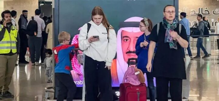 الرياض تحافظ على حركتها الطبيعية ونشاطها الاقتصادي.. والجاليات في “أحسن أحوالها”