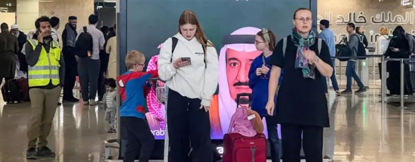 الرياض تحافظ على حركتها الطبيعية ونشاطها الاقتصادي.. والجاليات في “أحسن أحوالها”