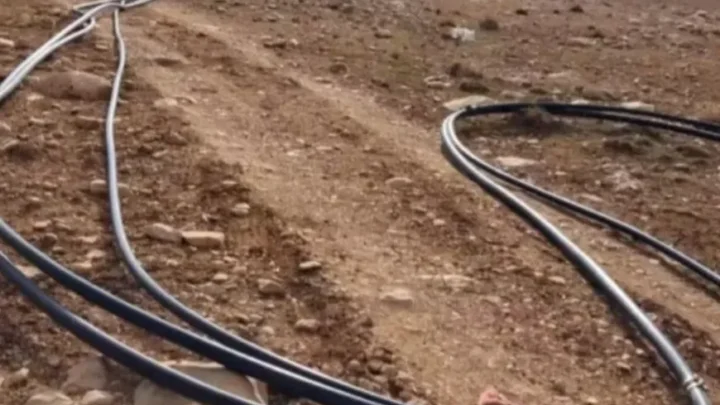 خراطيم تهريب تنقل الحليب من سوريا إلى لبنان