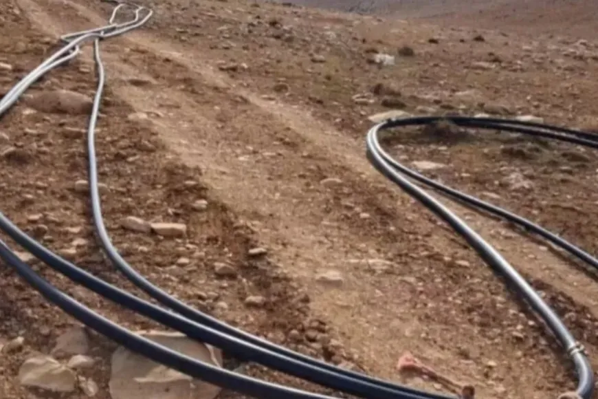 خراطيم تهريب تنقل الحليب من سوريا إلى لبنان